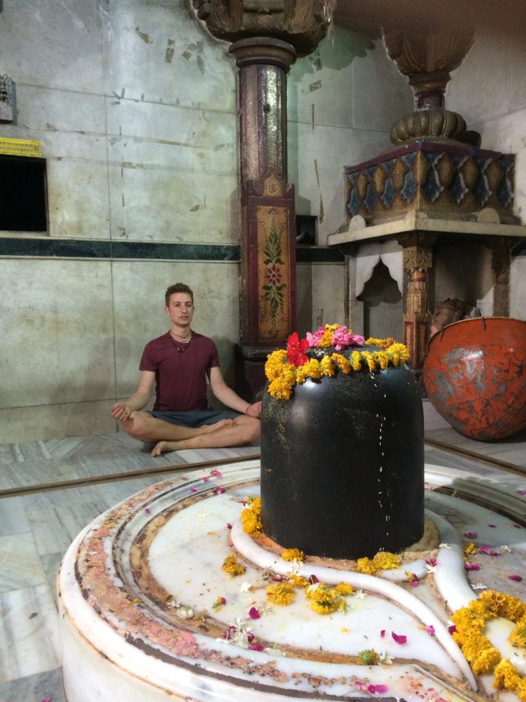 I stayed in the temple for a solo ‘Om Nama Shivai’ chanting session. Couldn’t get enough of the peacefulness.