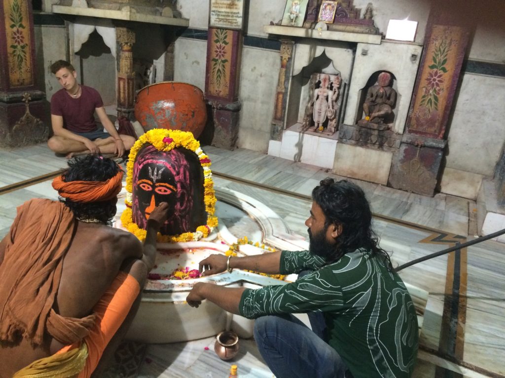 Prior to the chanting, Adit Baba and Mahese made a Shiva Lingam (an abstract depiction of Lord Shiva on a natural object, such as a stone) at the temple.